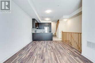 2212 Bromsgrove Rd in Mississauga, ON - Building Photo - Building Photo