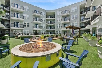 Arrive West End in Dallas, TX - Foto de edificio - Building Photo