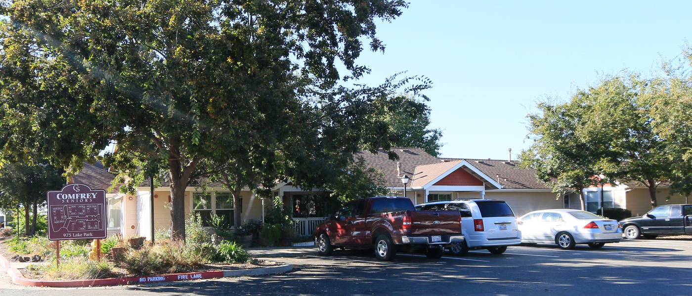 Comfrey Senior Apartments in Galt, CA - Building Photo