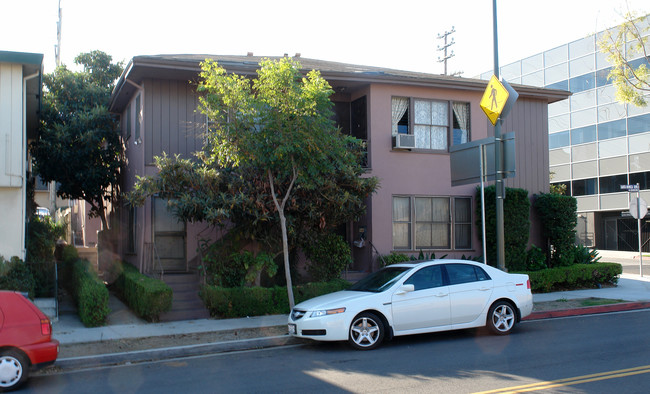 10464 Santa Monica Blvd in Los Angeles, CA - Building Photo - Building Photo