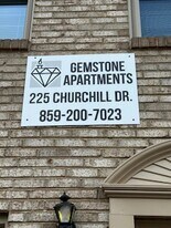 225 Churchill Dr in Richmond, KY - Building Photo