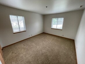 932 W Rollins Rd in Round Lake Heights, IL - Building Photo - Building Photo
