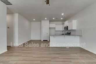 11611 Mackenzie Wy in Yukon, OK - Building Photo - Building Photo