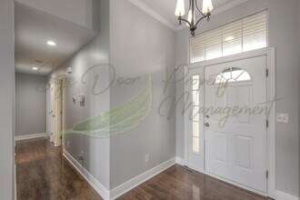 504 NW Whitney Dr in Grain Valley, MO - Building Photo - Building Photo