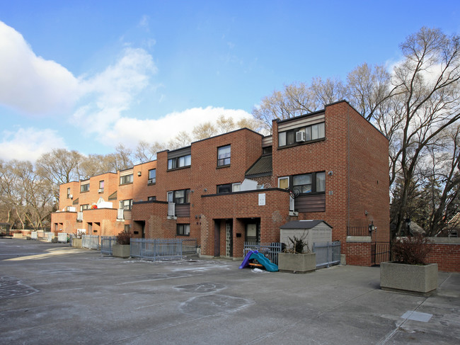 Queensway Windermere in Toronto, ON - Building Photo - Building Photo