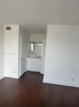 714 Executive Center Dr in West Palm Beach, FL - Building Photo - Building Photo