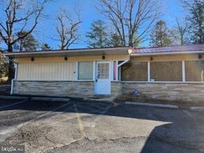 9349 Valley Rd in Berkeley Springs, WV - Building Photo - Building Photo