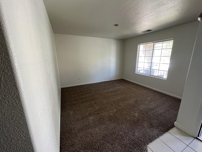 328 Roadrunner Dr in Patterson, CA - Building Photo - Building Photo