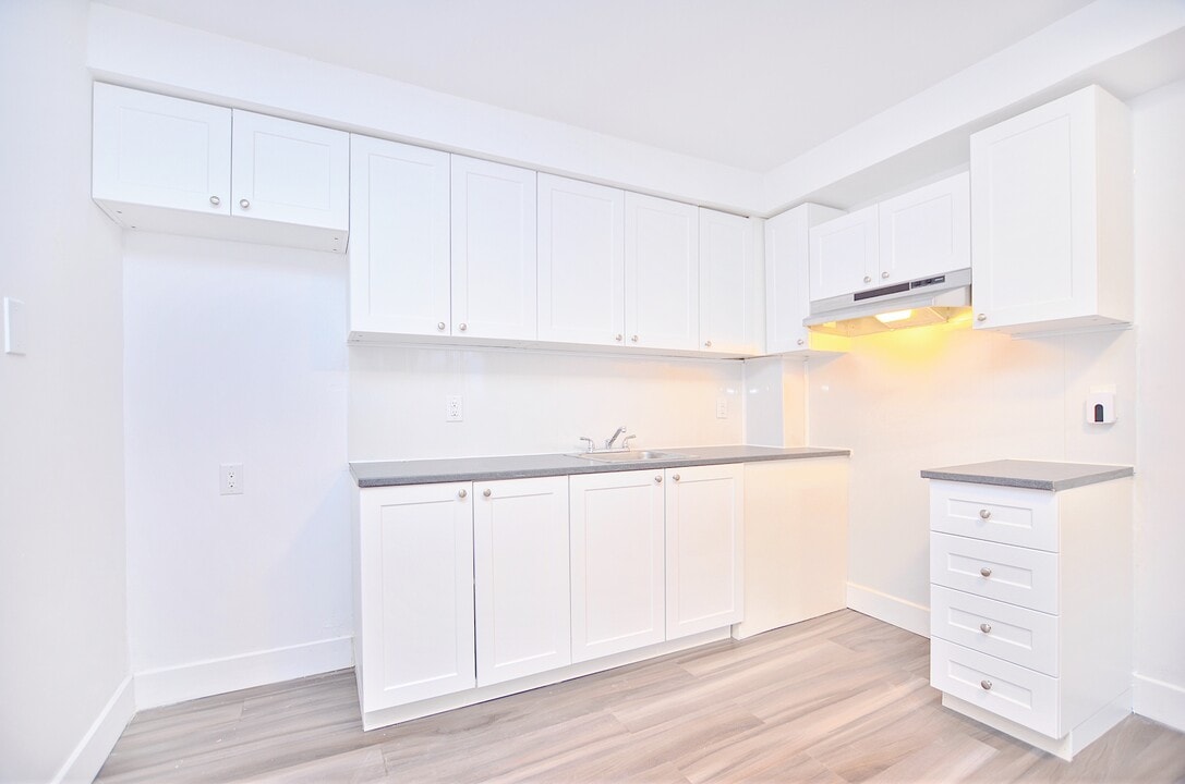 9461 Rue de Martigny in Montréal, QC - Building Photo