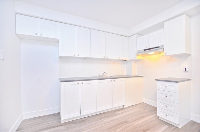property at 9461 Rue de Martigny