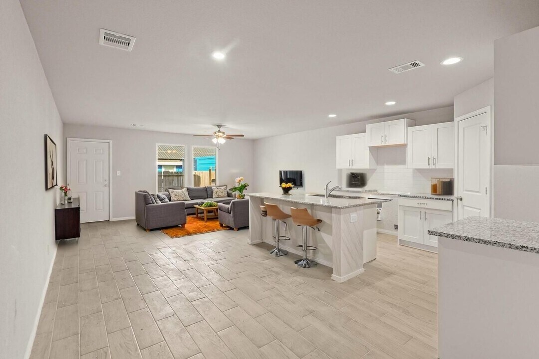 9005 Judwin St in Houston, TX - Building Photo