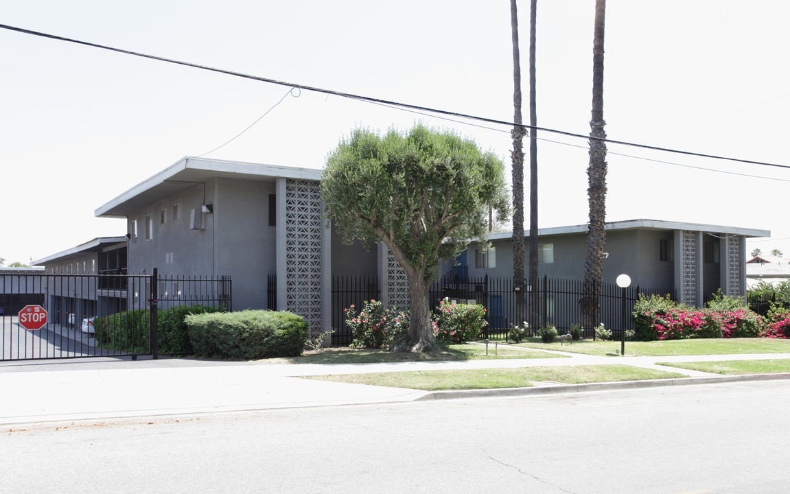 5005 Sierra Vista Ave in Riverside, CA - Building Photo