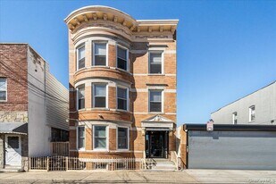 36-34 11th St in Queens, NY - Building Photo