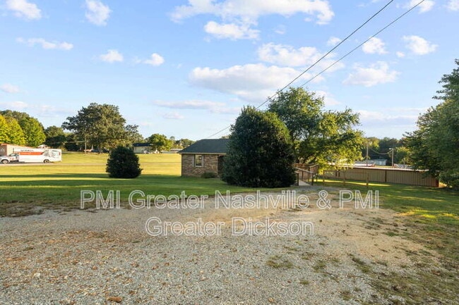 8119 Vaughn Cir in Lyles, TN - Building Photo - Building Photo