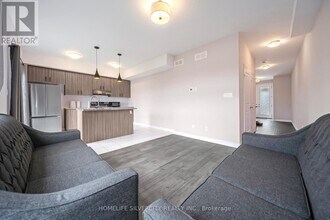 5672 Dorchester Rd in Niagara Falls, ON - Building Photo - Building Photo