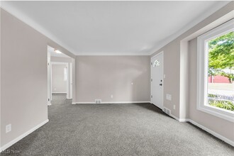 17801 Grovewood Ave in Cleveland, OH - Building Photo - Building Photo