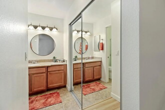 3715 Tallyho Dr, Unit 162 in Sacramento, CA - Foto de edificio - Building Photo