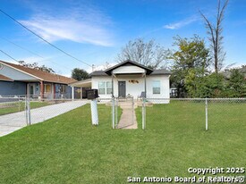 723 Paso Hondo St in San Antonio, TX - Building Photo