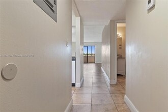880 NE 207th Terrace, Unit 20210 in Miami, FL - Building Photo - Building Photo