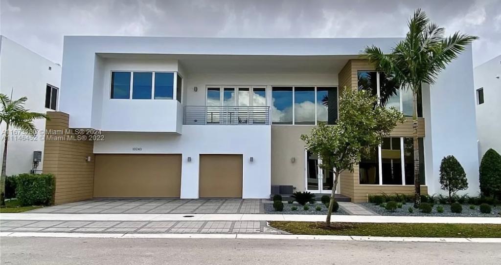 10240 NW 74th Terrace in Doral, FL - Foto de edificio