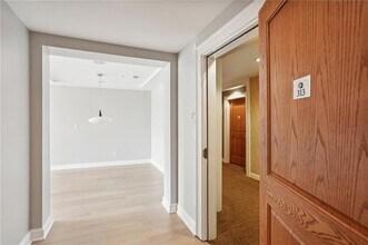 250 Park Ave W NW, Unit 313 in Atlanta, GA - Building Photo - Building Photo