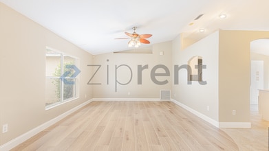 1404 Edgewater Rd in Daytona Beach, FL - Building Photo - Building Photo