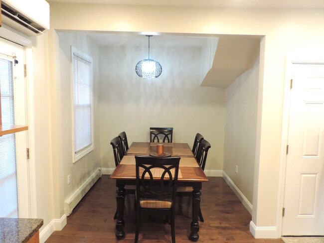 7 Ward Ct, Unit 1