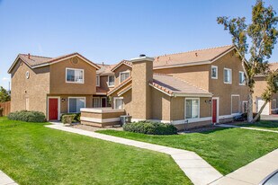 Linden Court in Rialto, CA - Building Photo