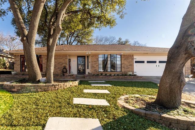 6524 Cliffside Dr in North Richland Hills, TX - Building Photo