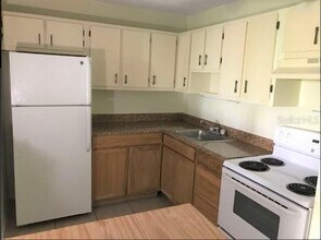 2364 Oak Park Way in Orlando, FL - Building Photo - Building Photo