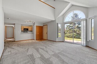 Bass Lake Hills Townhomes in Plymouth, MN - Building Photo