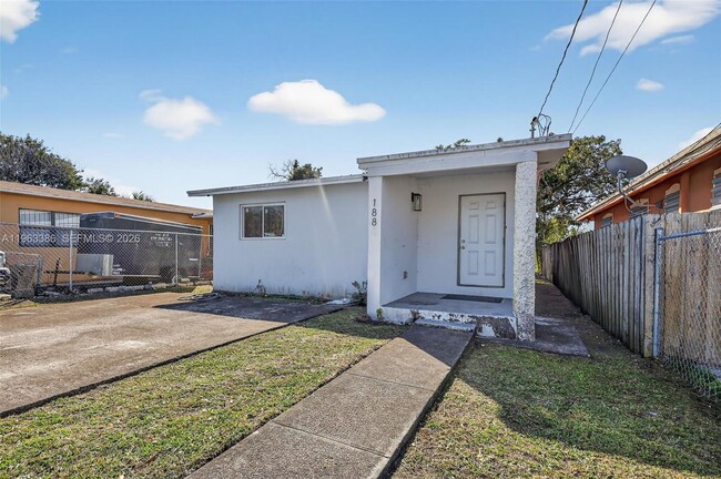 1880 NW 69th St in Miami, FL - Building Photo - Building Photo