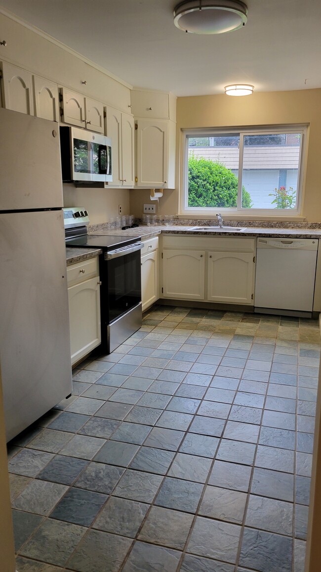 1442 Melville Ave, Unit 1442 Melville Ave in Fairfield, CT - Building Photo - Building Photo