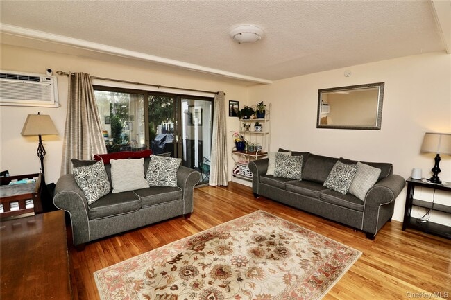 11 Millholland Dr in Fishkill, NY - Building Photo - Building Photo