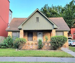 2811 Chenevert St in Houston, TX - Building Photo