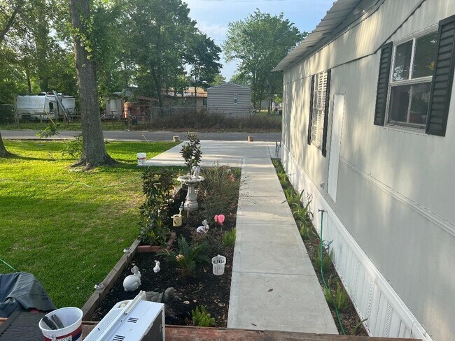 315 Booker Rd in Spring, TX - Foto de edificio - Building Photo