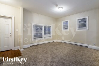 709 Porter St in Waukegan, IL - Foto de edificio - Building Photo