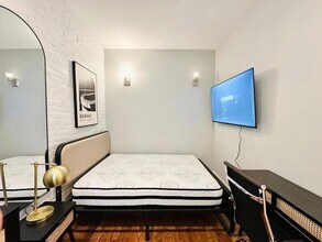 Furnished room/NOT APARTMENT in Brooklyn, NY - Foto de edificio - Building Photo