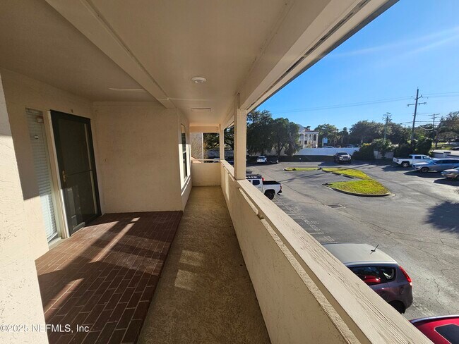 1307 River Hills Cir E in Jacksonville, FL - Building Photo - Building Photo