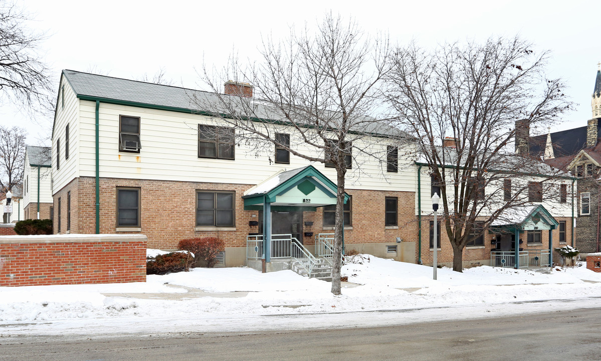 Hillside Terrace in Milwaukee, WI - Foto de edificio