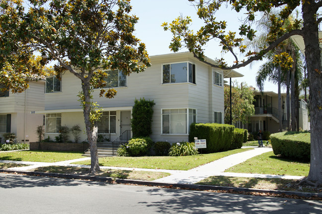 1038 E Carson St in Long Beach, CA - Foto de edificio - Building Photo