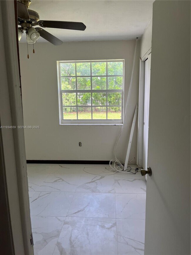 19821 NE 13th Ct in Miami, FL - Building Photo - Building Photo