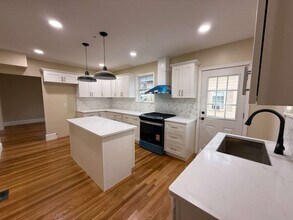 194 Fells Ave in Medford, MA - Building Photo - Building Photo