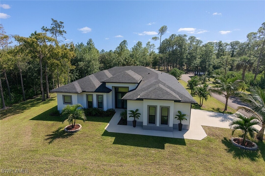 2330 4th Ave SE in Naples, FL - Building Photo