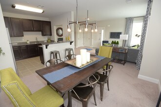 Woodhaven Commons in Old Bridge, NJ - Building Photo - Building Photo