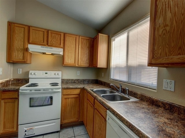 6323 W Winslow Ave in Phoenix, AZ - Foto de edificio - Building Photo