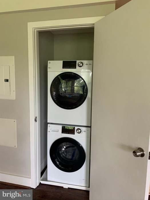 property at 210 Oakwood St SE