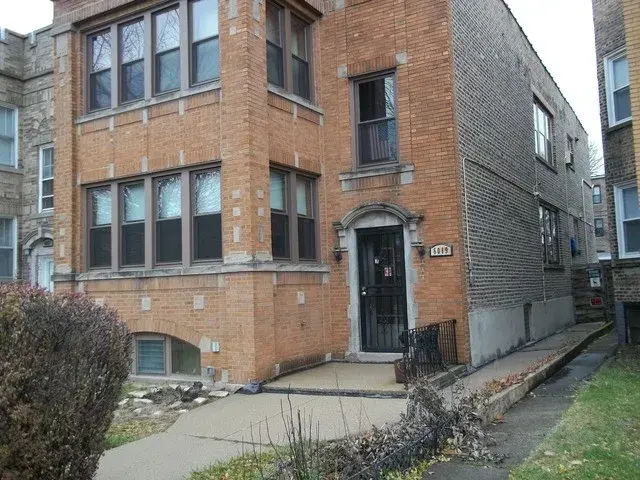 6019 N Claremont Ave, Unit Garden Unit in Chicago, IL - Foto de edificio