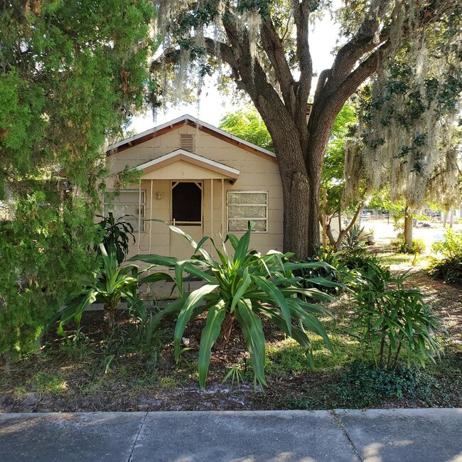 property at 4285 Coquina Ave