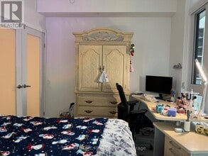 230 Simcoe St in Toronto, ON - Building Photo - Building Photo